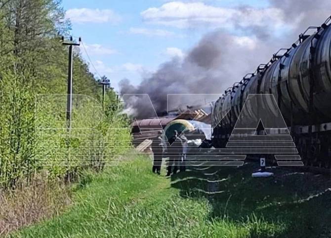 В Брянской области поезд сошёл с рельсов из-за подрыва железной дороги