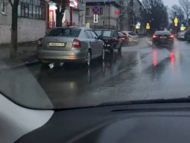 В Брянске заметили автохамов на улице Камозина
