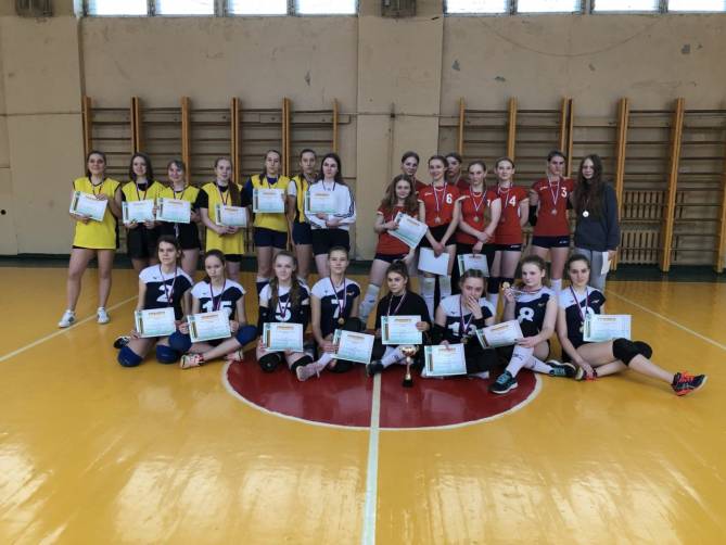 Волейболистки брянской гимназии №6 выиграли первенство Советского района 