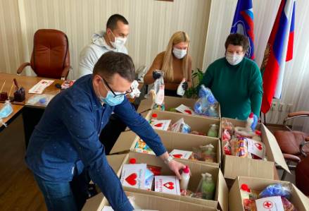Более 200 нуждающихся брянцев получат маски и продукты