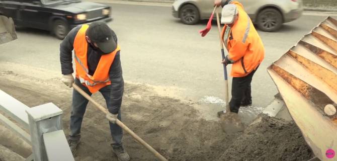 Брянские водители обматерили чистивших в час пик дороги рабочих