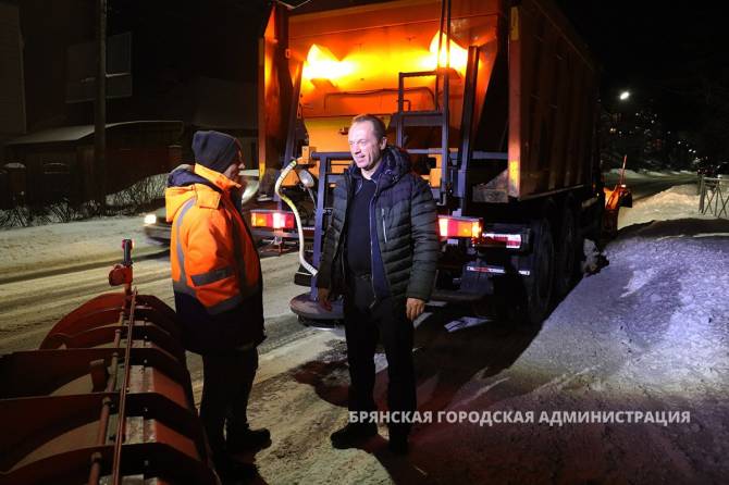 Сергей Антошин предложил повысить зарплату брянским водителям снегоуборочной техники