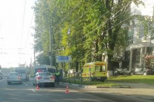 В Брянске у автовокзала маршрутка №40 попала в ДТП 