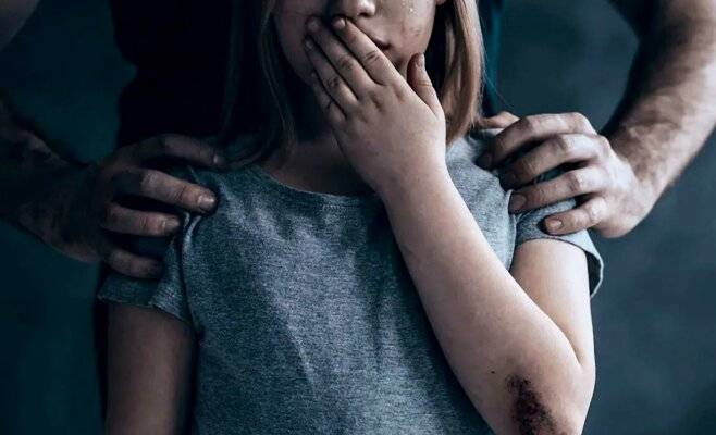 Житель Дятьково на протяжении 6 лет насиловал детей сожительницы