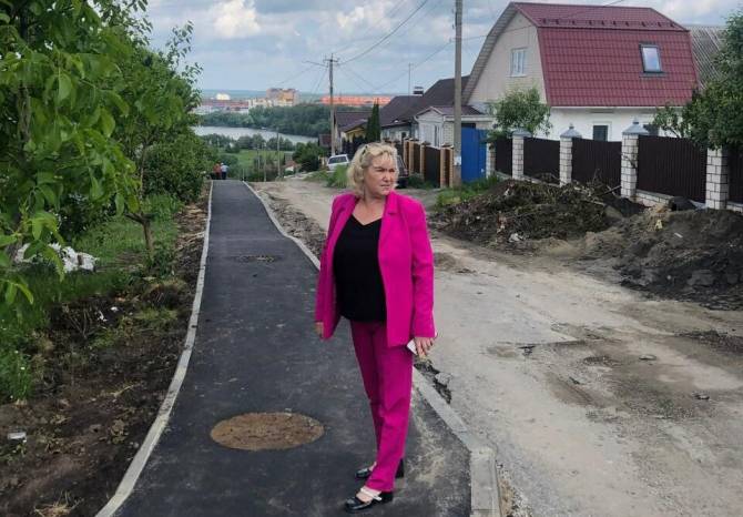 В брянском поселке Городище обновят сразу три дороги