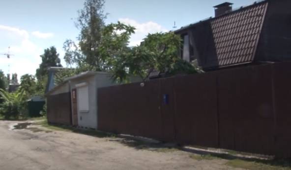 В Брянске полицейские не заметили алкоточку возле школы №13
