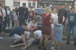 В Брянске на улице Горбатова под колеса легковушки угодил подросток