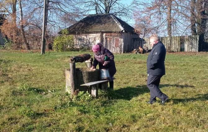 В брянском селе попросили почистить заилившийся колодец