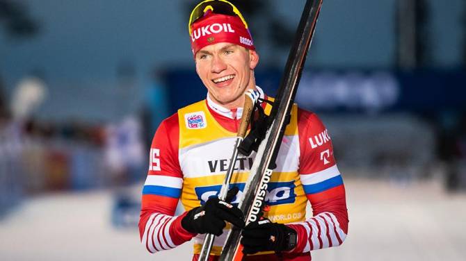 Большунов победил в масс-старте на «Ски туре»