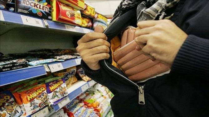 В Брянске 27-летний мужчина воровал в супермаркетах еду