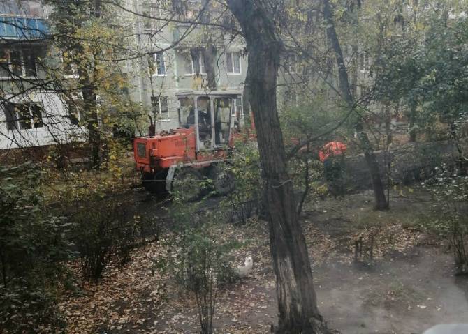 В Брянске на улице Бузинова начали ремонт ставшей «полосой препятствий» дороги