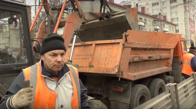 В Брянске после зимы очистят 100 тысяч квадратных метров дорог