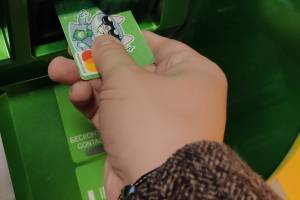 Брянцы оплатили пластиковыми картами покупки на миллиарды рублей