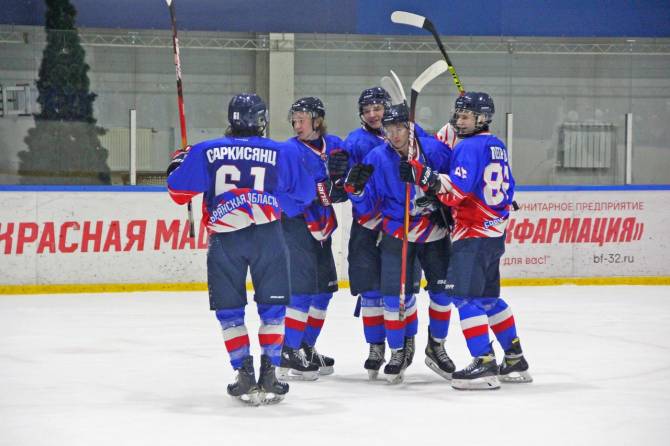 Брянские хоккеисты обыграли дома питерский «Динамо-Юниор»