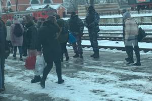 ОМОН и полиция окружили железнодорожный вокзал Брянска