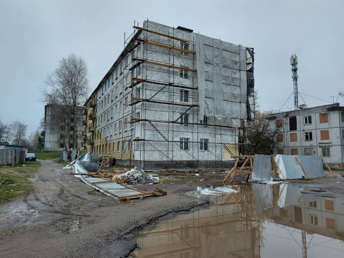 Чиновники не смогли отремонтировать жуткое общежитие в Фокино