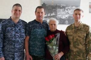 В Брянске родители Героя России Олега Визнюка отметили 55-летие совместной жизни