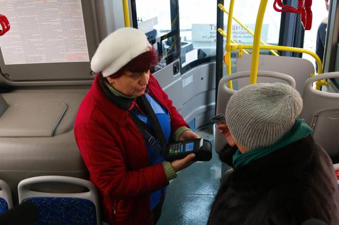 Брянцы пользуются возможностью экономии при поездках в автобусах