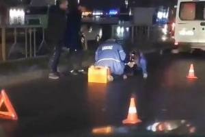 В Брянске 57-летний мужчина бросился под колёса фургона и погиб