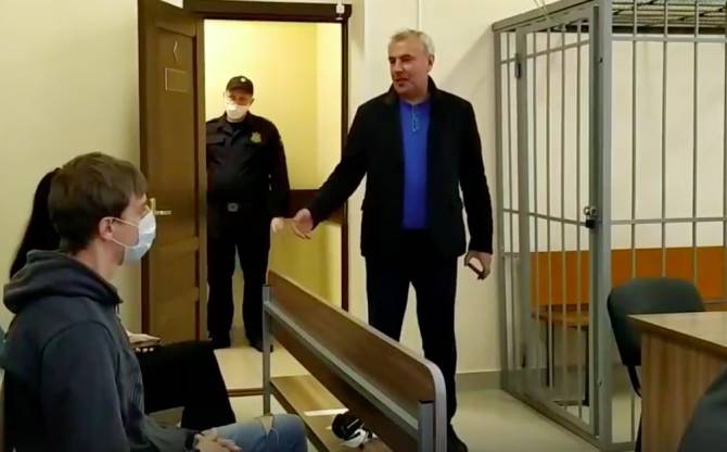 В Брянске начался суд над скандальным блогером Коломейцевым