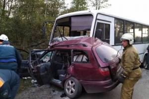 Очевидец: В жутком ДТП с автобусом в Брянске кондуктор вылетела через стекло