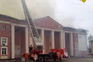 Пожар в ДК города Фокино потушили почти за 3 часа