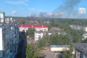 В Брянске жителей Новостройки испугал густой черный дым