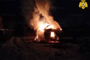 В брянском посёлке Супонево сгорела дача: есть раненый