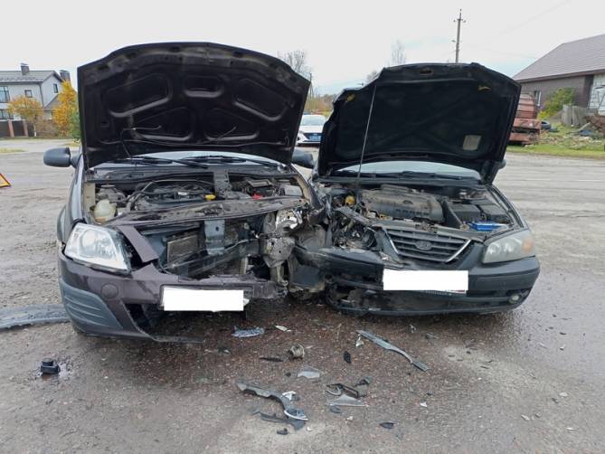 Под Выгоничами 19-летний водитель Hyundai врезался в Lada и покалечился
