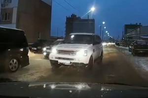 В Брянске водитель внедорожника устроил аварийную ситуацию на встречке