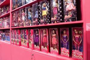 В Новозыбкове из магазина украли пять кукол «Барби»