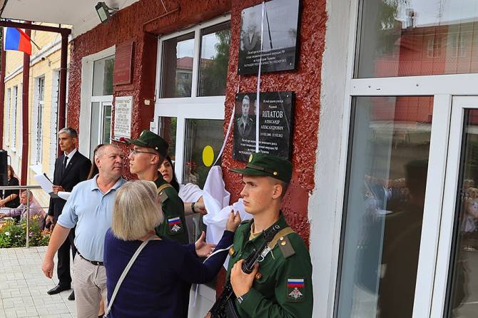 В Брянске увековечили память о трех погибших в ходе спецоперации земляках