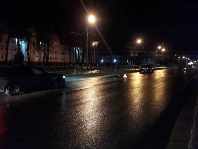 В Брянске возле отделения полиции произошло ДТП