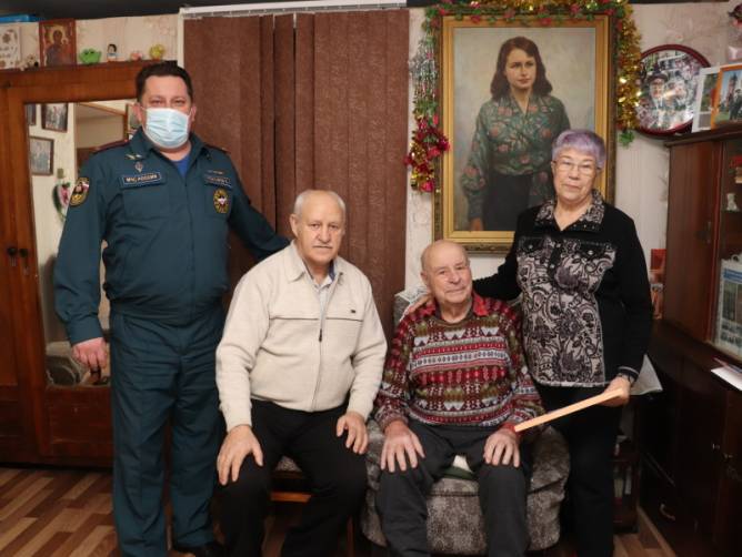 В Брянске ветеран войны и пожарной охраны Иван Ивкин отметил 98-летие