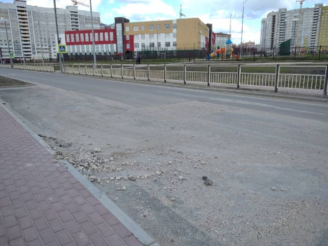 В Брянске завалили грунтом провал на проезжей части улицы Грибачева