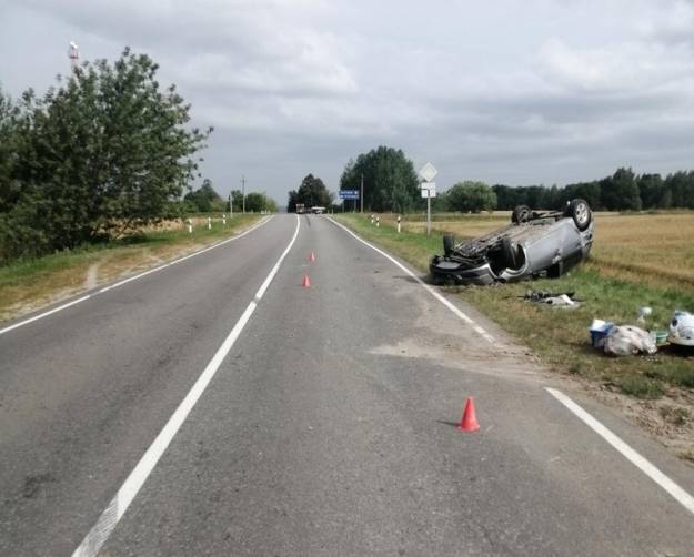 Под Трубчевском женщина перевернулась на иномарке и сломала кости таза