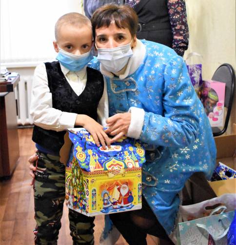 Тяжелобольных брянских детей поздравили с Новым годом