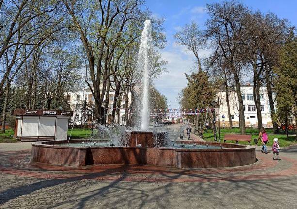 В Брянске 1 мая заработал фонтан в Круглом сквере