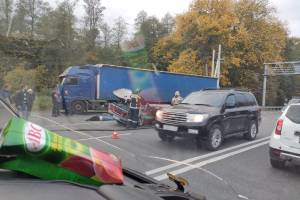 В жуткой аварии у брянского памятника воинам-водителям пострадали три человека