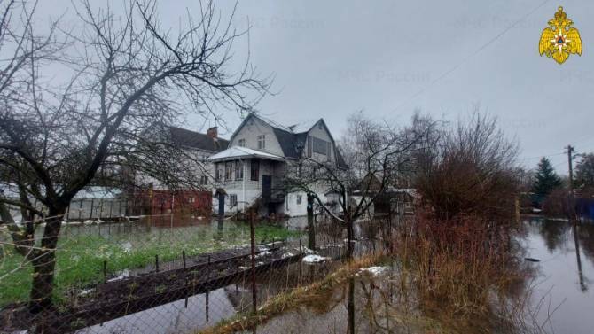 В Брянской области начавшийся паводок затопил 10 приусадебных участков