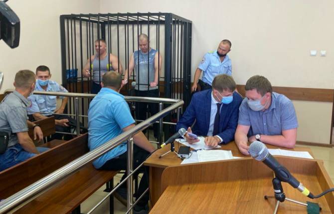 В Жуковке судят обвиняемых в фабрикации уголовного дела участковых
