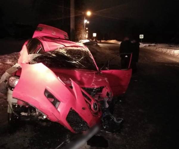 В Дятьково водитель Mazda врезался в столб и убил 22-летнего пассажира