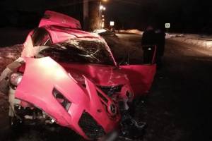 В Дятьково водитель Mazda врезался в столб и убил 22-летнего пассажира