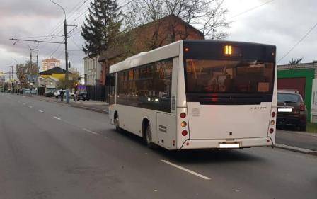 В Брянске водитель автобуса №11 уронил 67-летнюю пенсионерку