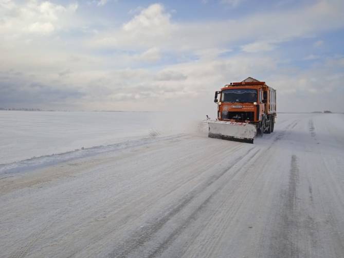 В Брянской области на борьбу со снегопадом вышли 213 единиц техники