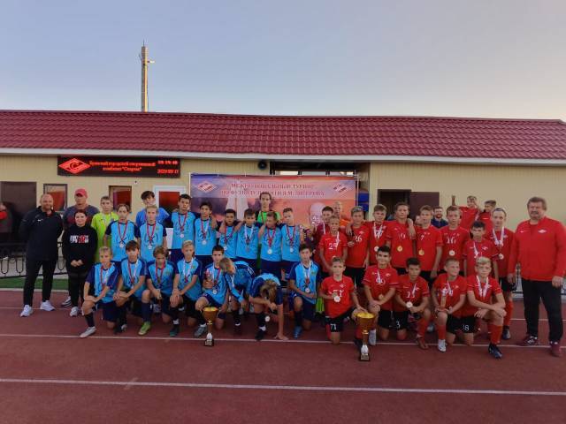 Юные футболисты брянского «Спартака» победили на турнире памяти легендарного вратаря