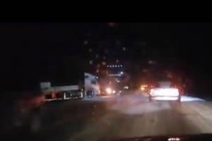 На брянской трассе сняли на видео ДТП с грузовиком