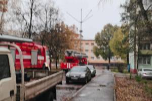 В Брянске на переулке Почтовом сгорела квартира: есть пострадавший