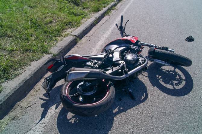 В Почепском районе юная байкерша не справилась со своим мотоциклом