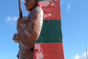 В Новозыбкове со скандального памятника пограничникам начала отваливаться краска